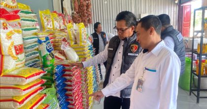 Satgas Daerah Pengendalian Harga Beras Pantau Harga Sejumlah Distributor di Kendari, Senin (17/11/2025). (Foto: Istimewa)