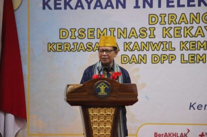 Ketua Dewan Pertimbangan NasDem Sulawesi Tenggara menilai Tahir Lakimi harus dievaluasi secara aturan partai karena tidak memiliki kinerja yang jelas di Internal NasDem.